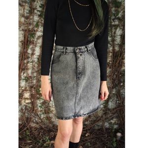 ✨Sold✨ Forenza Acid Wash Black Denim Skirt